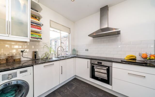 Modern 2Bd Riverside Flat In Fulham