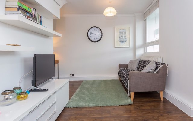 Light and Spacious 3 Bed Next to Victoria Park