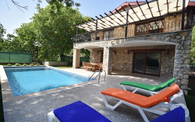 Villa Kandeger by Helaltatilvillari