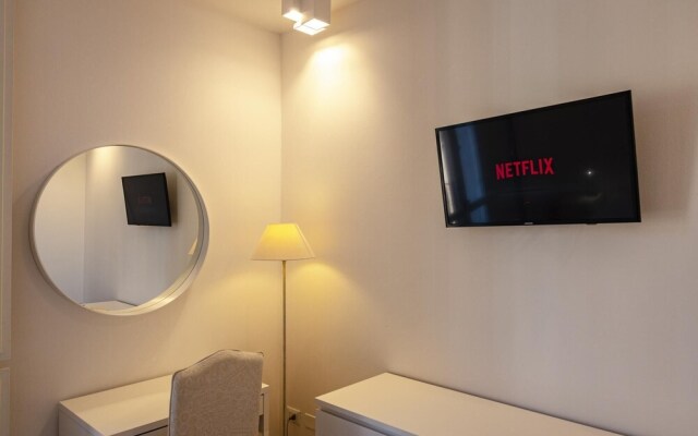 Brand new Suite With Balcony Via Albertoni