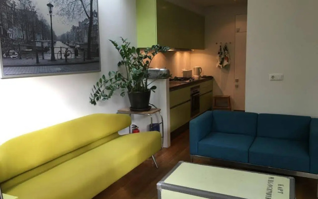 Studio Zaagmolen, Superb stylish apartment, 65m2 with private garden, close to city centre