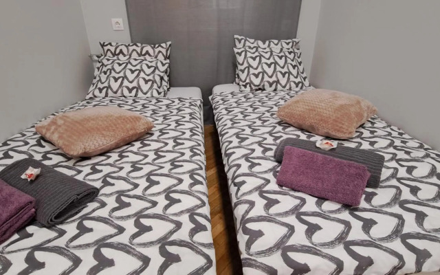 6-Pack Apartment in the Party District