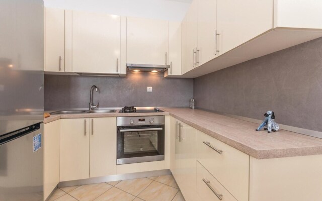 Beautiful Apartment in Maslenica With 3 Bedrooms and Wifi