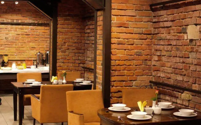 Iris Aparthotel