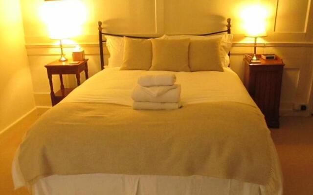Old Manor House Bed & Breakfast