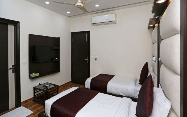 OYO 14389 Diplomat Suites