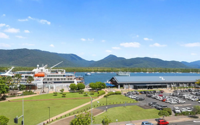 Stunning Costal 3 Bedroom Apartment In Cairns Cbd