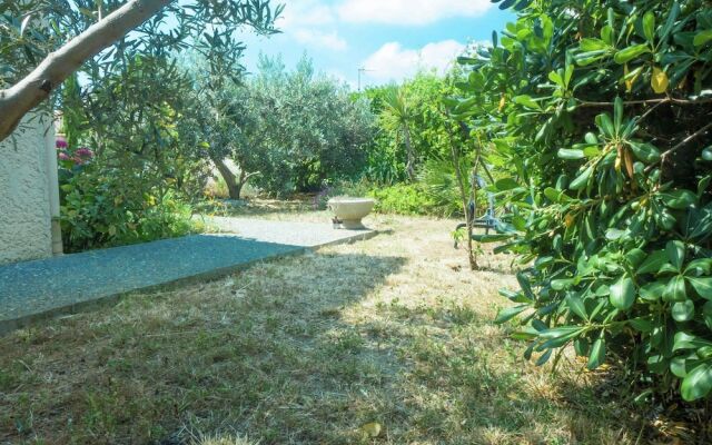 Fabulous Holiday Home With Swimming Pool in Narbonne