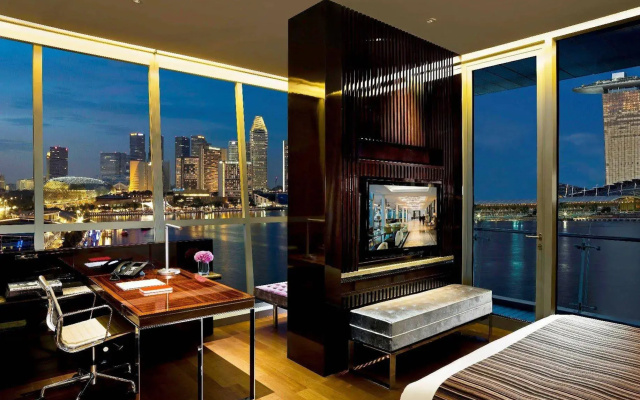 The Fullerton Bay