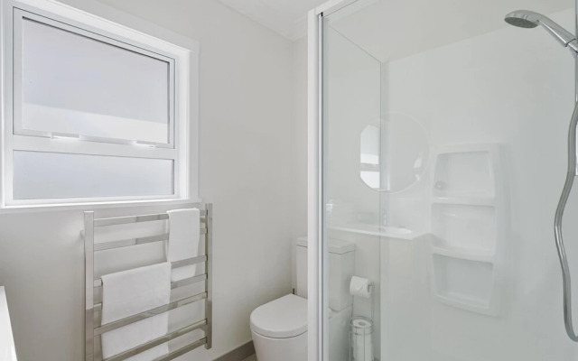 Renovated Takapuna 2BR Apt - Parking