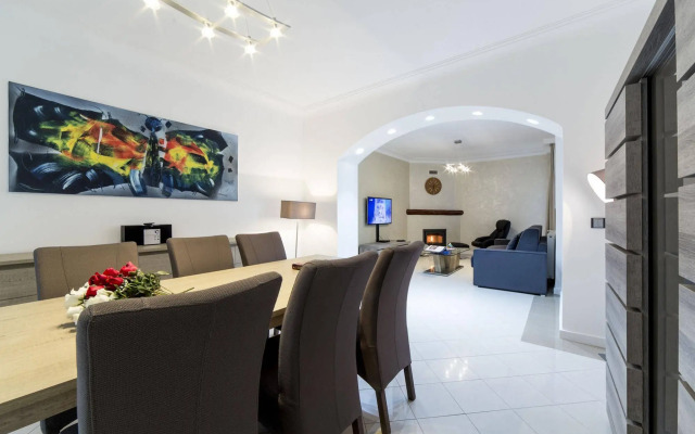 The Queen Luxury Apartments - Villa Cortina