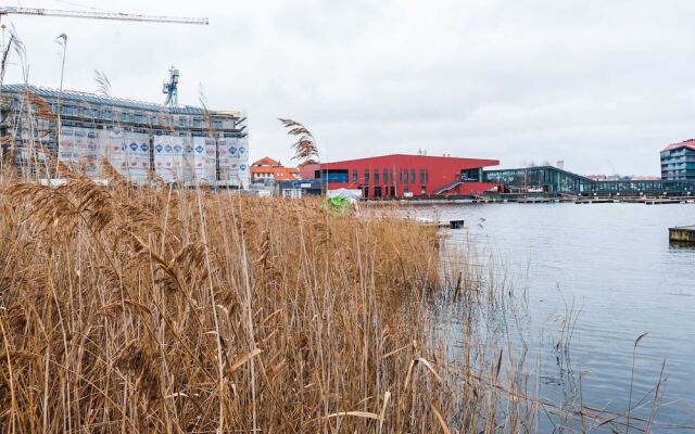 Lake Club Apartments - LoftAffair