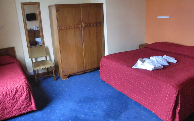 OYO The Southcliff Hotel