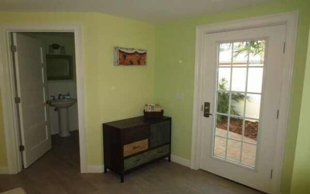 Lizzie Lu's Island Retreat