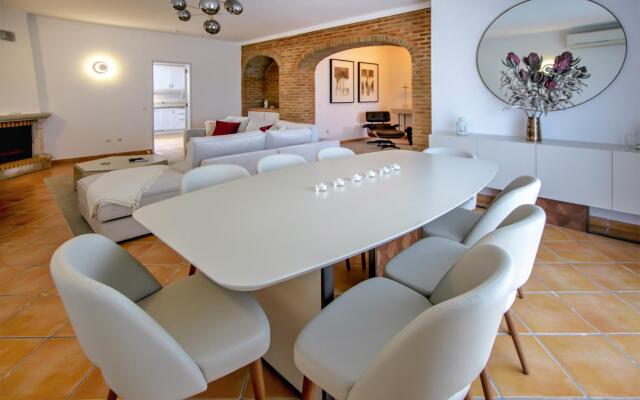 Villa Miracampo by Portucasa