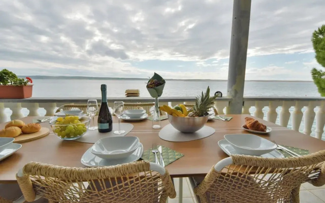 Villa Seafront Escape