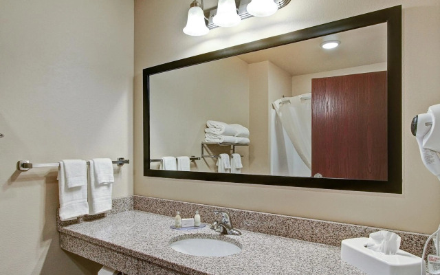 Cobblestone Hotel & Suites – Pulaski/Green Bay