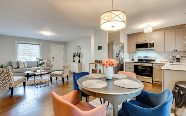 Pet-friendly Home ~ 6 Mi to Downtown Atlanta!