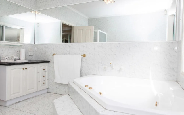 15 Charles Abbotsford Homestay