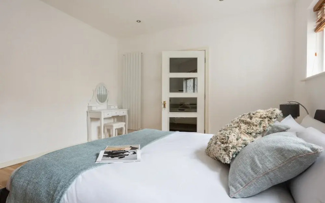 Platinum Apartment in Camden 9946