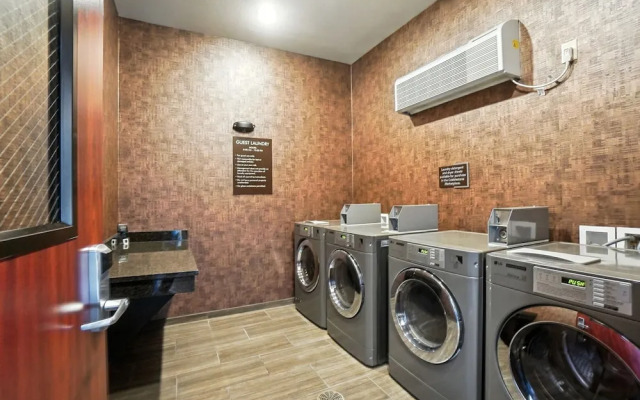 Cobblestone Hotel & Suites-Bellefontaine