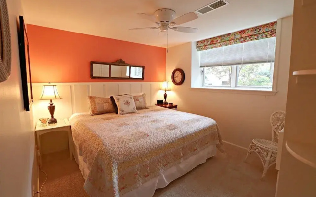 12 Morris 4 2 Bedroom Condo by Redawning