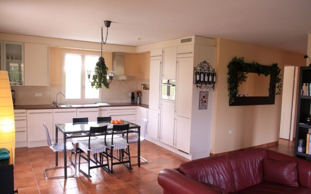 Spaciosu Holiday Home in Sadillac with Swimming Pool