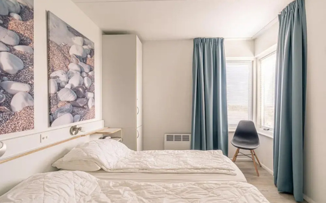 4-person Apartment With Island View