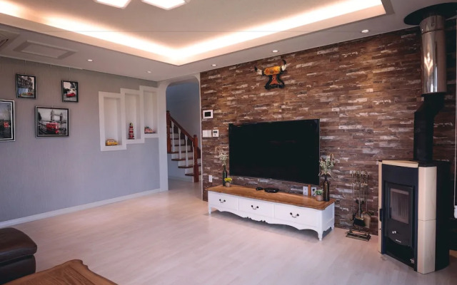 Private Family Homestay - Farm Square