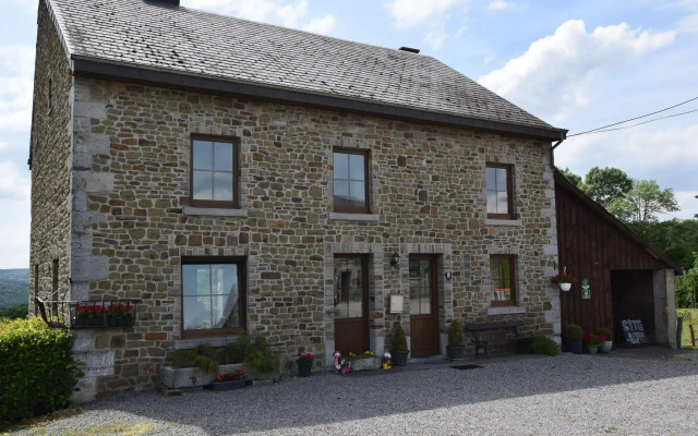 Cozy Holiday Home in Rendeux with Fenced Garden