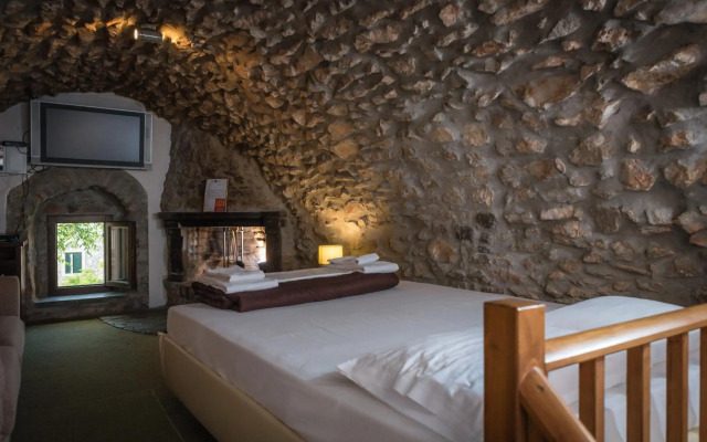 Avgonima All Seasons Hotel