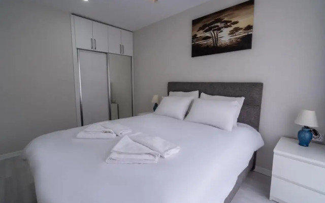 Central Flat Near Beach in Muratpasa