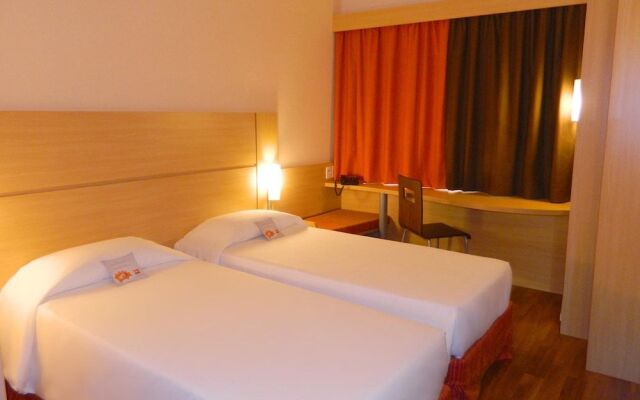 Hotel Oeste Plaza