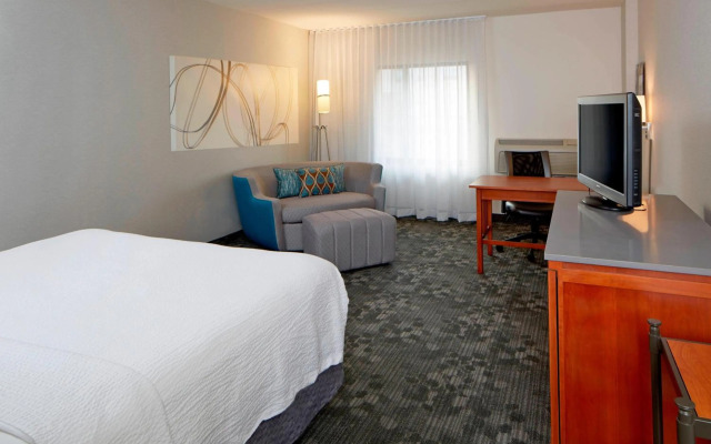 Courtyard by Marriott Bloomington by Mall of America