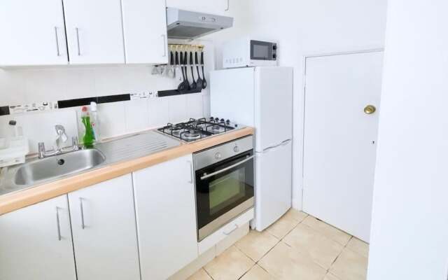 I Luv London Too! 1bed Stunnin Home Sleeps 3!