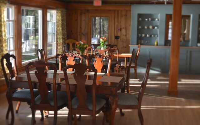 Wolf Cove Inn