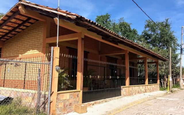 La Joya De Tuito Bed & Breakfast