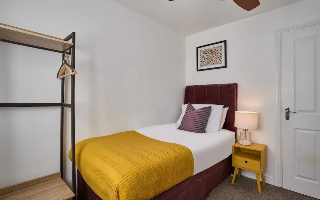 Host Stay Snowdrop Crescent I