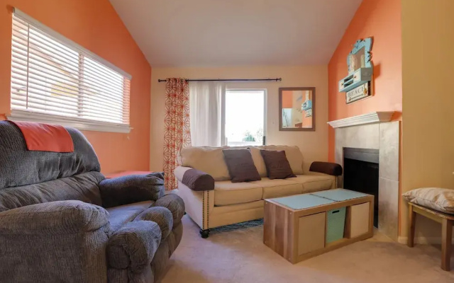 Balcony & Pool Access: Condo in Galveston!