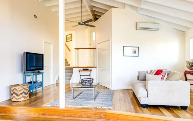 THE LOOKOUT AT GERROA Gerroa 4pm check out Sundays