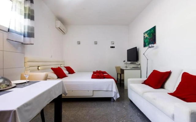 Fully equiped Apartments next to the beach