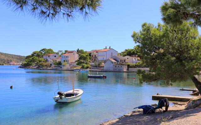 Lias - With Restaurant - SA3