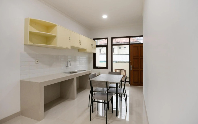 Super OYO 3209 Hegarbudhi Residence