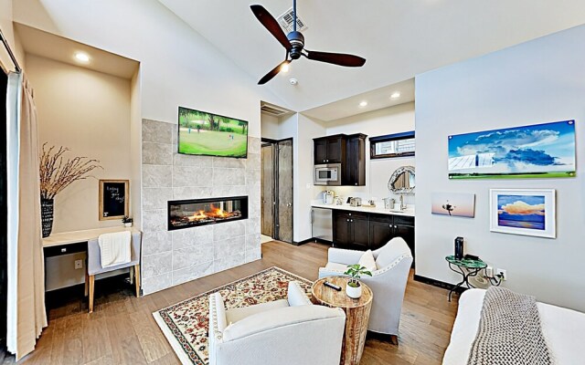 New Listing! Luxe Lake Travis Studio W/ Pool 1 Bedroom Cabin