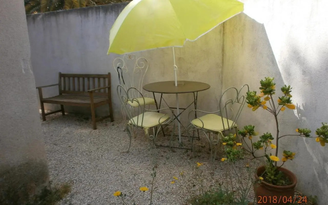 Studio équipé avec jardin+parking à la plage...