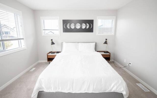 Gorgeous 4 Bedroom Townhouse in South Winnipeg