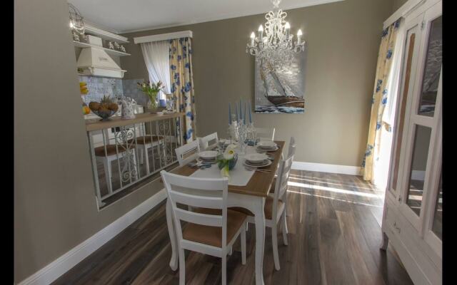 Villa Eleganza With Pool For 9 Guests , Zadar