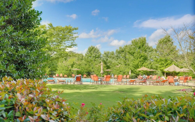 Lake Access: Waleska House w/ Floating Dock!