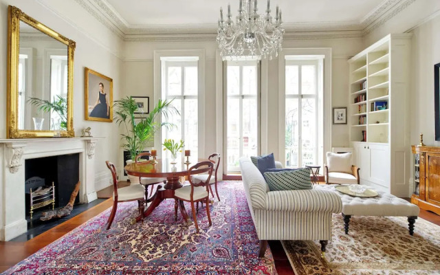 Grand 2 Bedroom Flat, Kensington