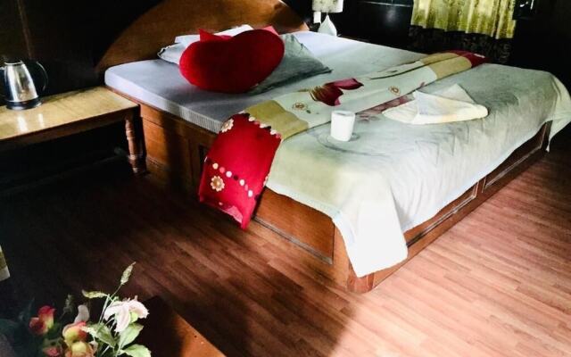 Safari Wildlife Lodge & Camp